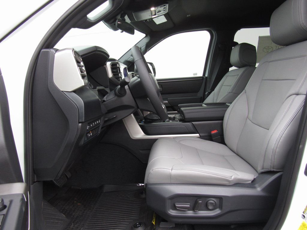 2026 Toyota Tundra SR5 - Photo 14