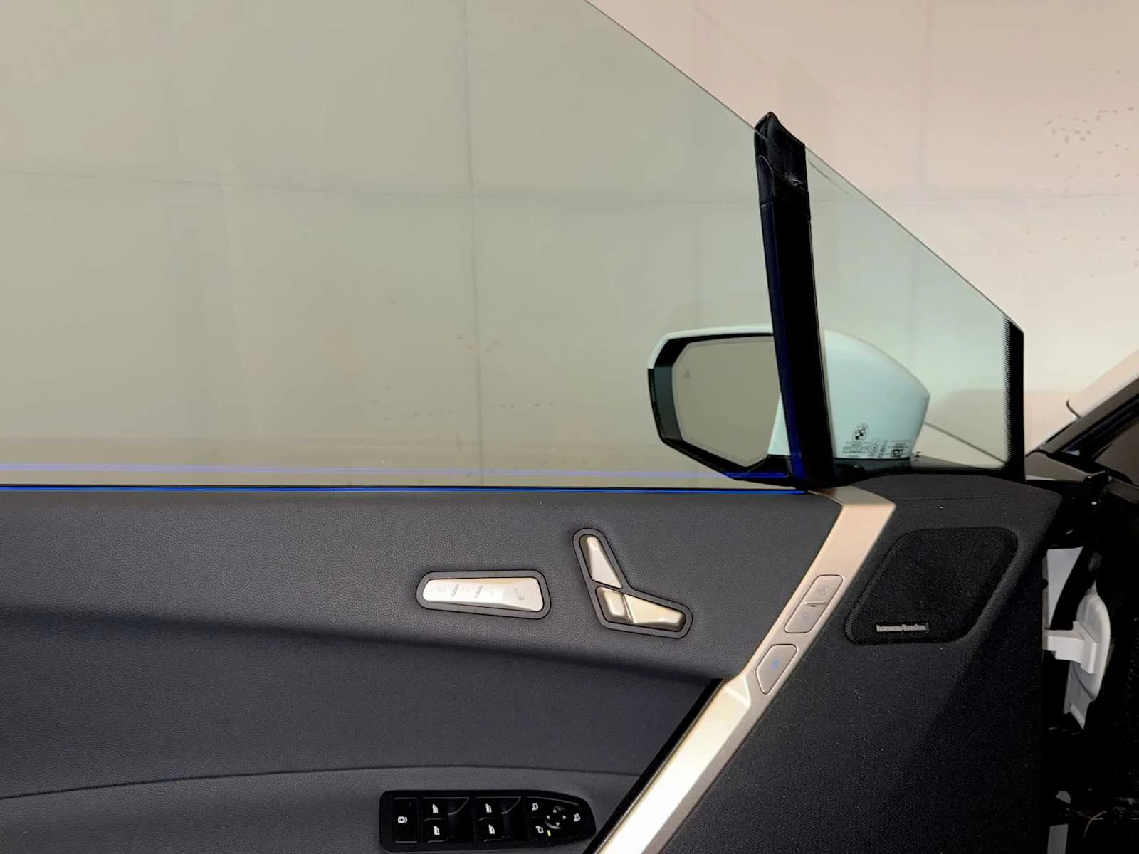 Used 2023 Alpine White BMW xDrive50 image 10