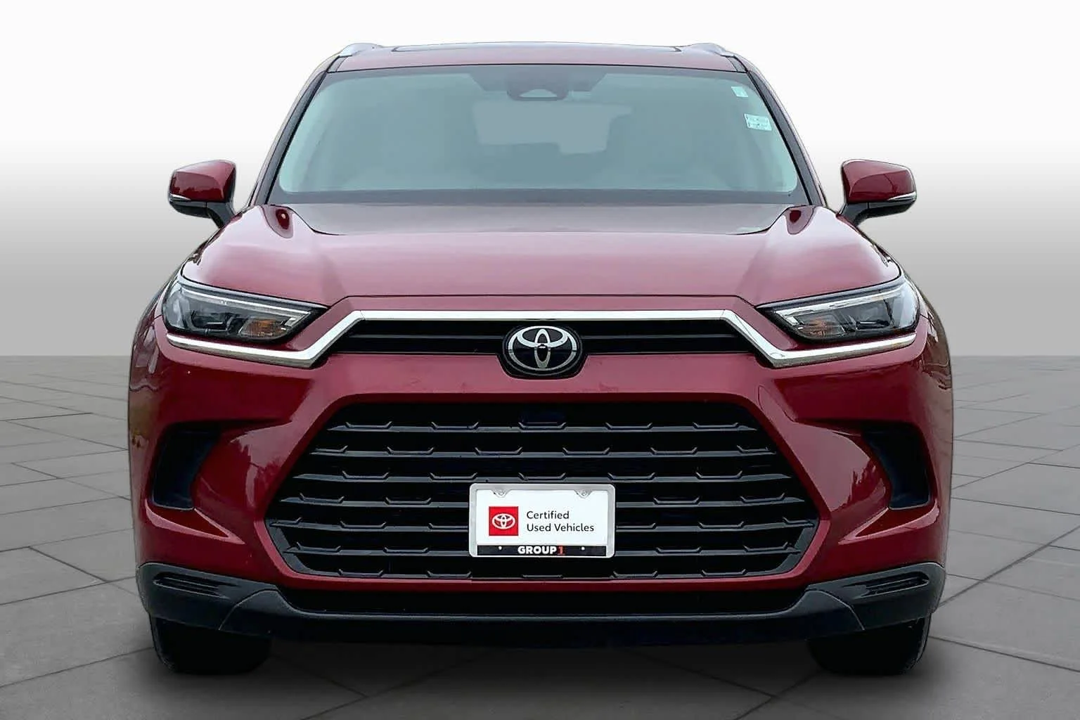 Used 2024 Ruby Flare Pearl Toyota XLE image 4