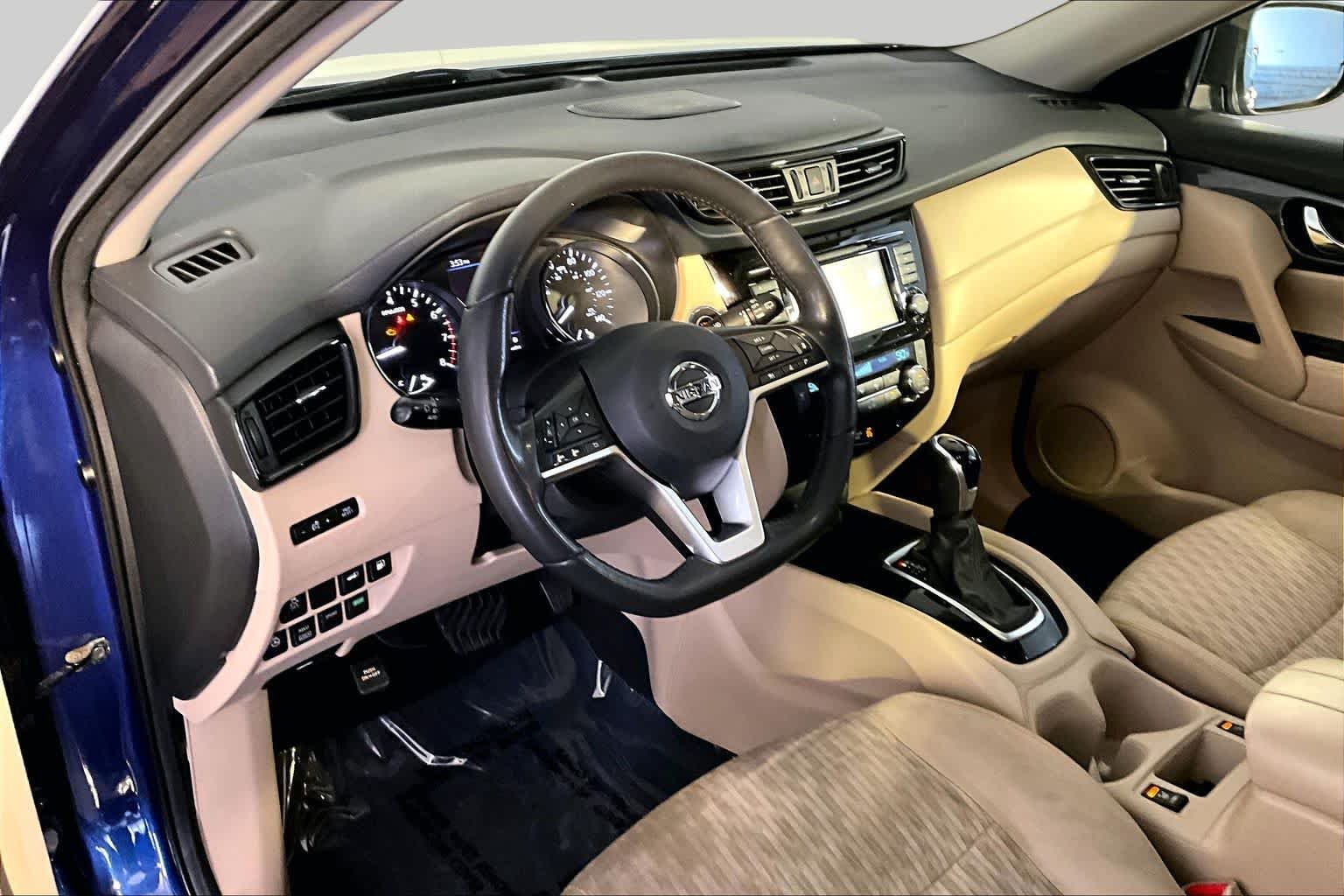 Used 2018 Caspian Blue Nissan SV image 18