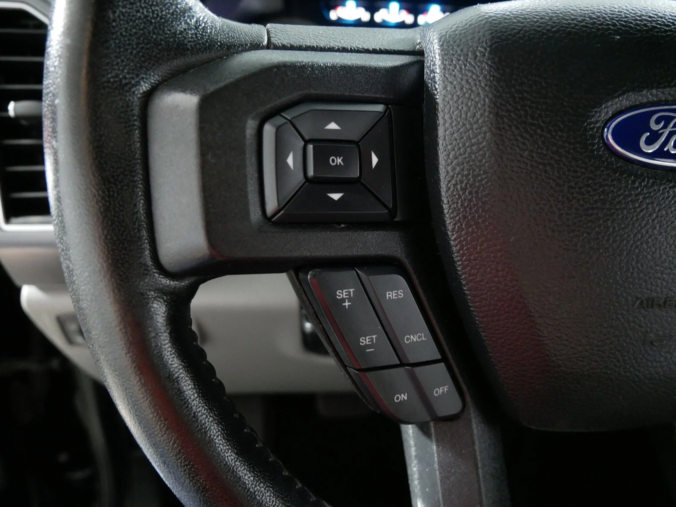Used 2020 Agate Black Metallic Ford XLT image 27