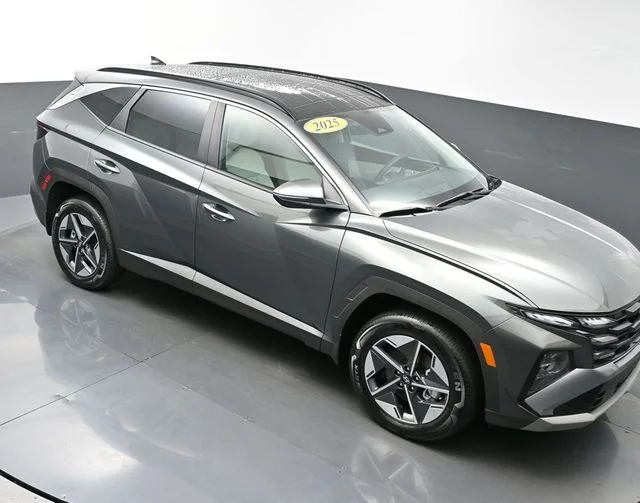 Used 2025 Gray Hyundai SEL Convenience image 41