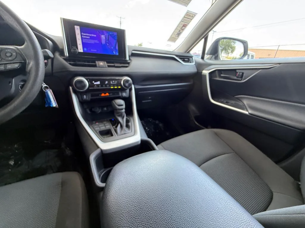 2025 Toyota RAV4 LE - Photo 15