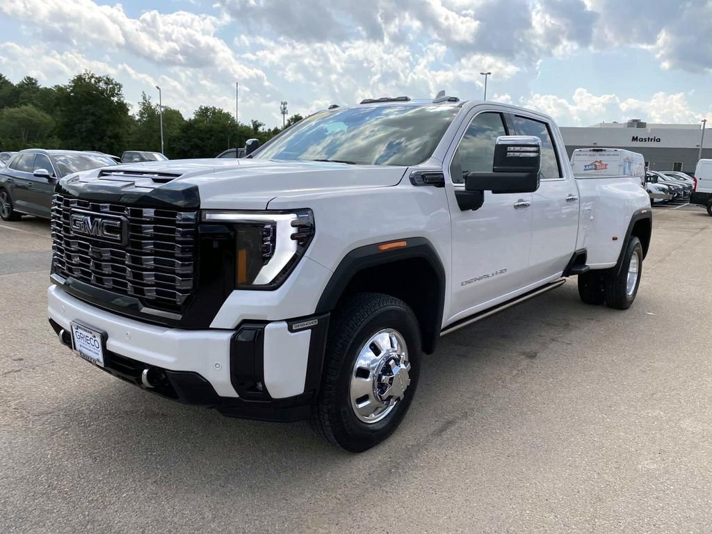 Used 2025 White GMC Denali Ultimate image 11