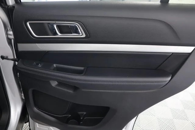 Used 2017 Silver Ford XLT image 27
