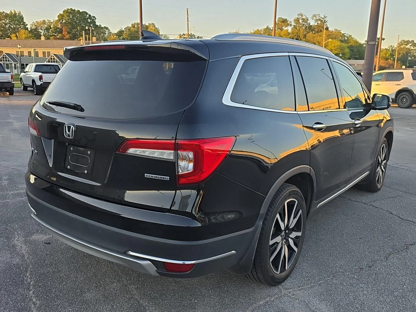 Used 2019 Crystal Black Pearl Honda Touring w/Rear Captain