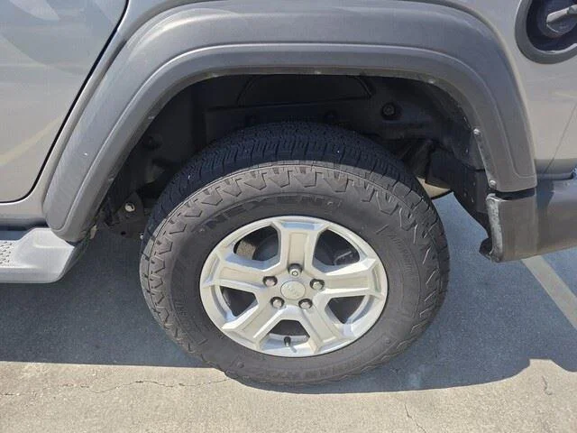 Used 2020 Billet Silver Metallic Clearcoat Jeep Sport S image 26