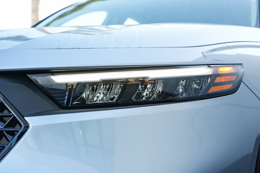 New 2026 Solar Silver Metallic Honda SE image 4