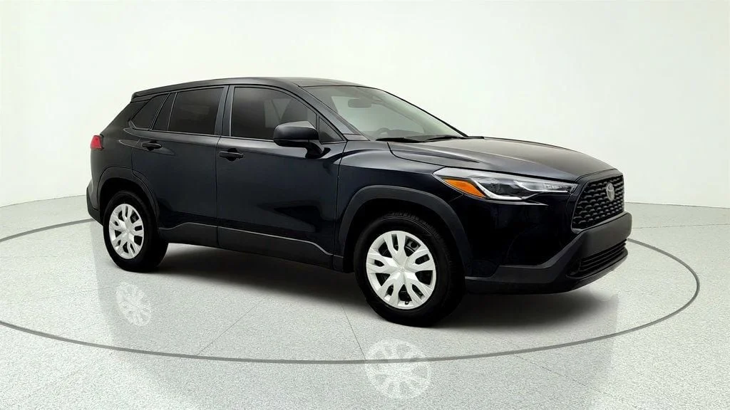 Used 2025 Jet Black Toyota L image 3
