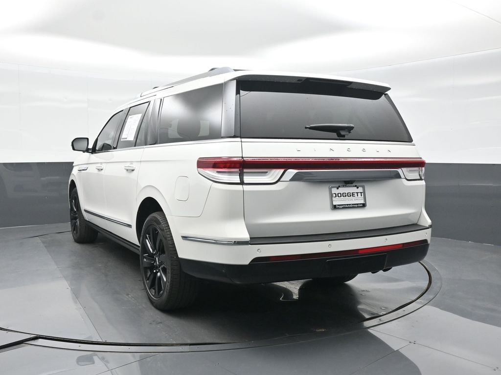 Used 2024 White Lincoln Reserve image 5