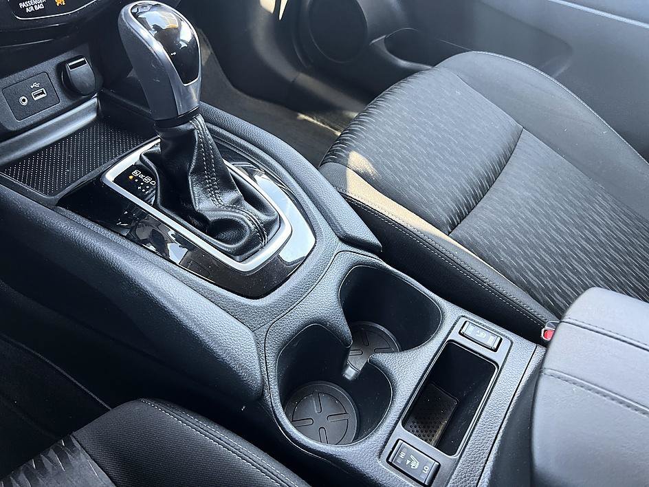 Used 2019 Caspian Blue Metallic Nissan SV image 26