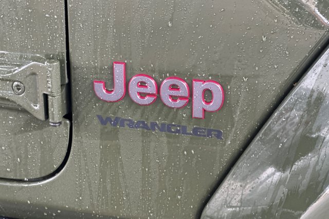 Used 2022 Green Jeep Rubicon image 9