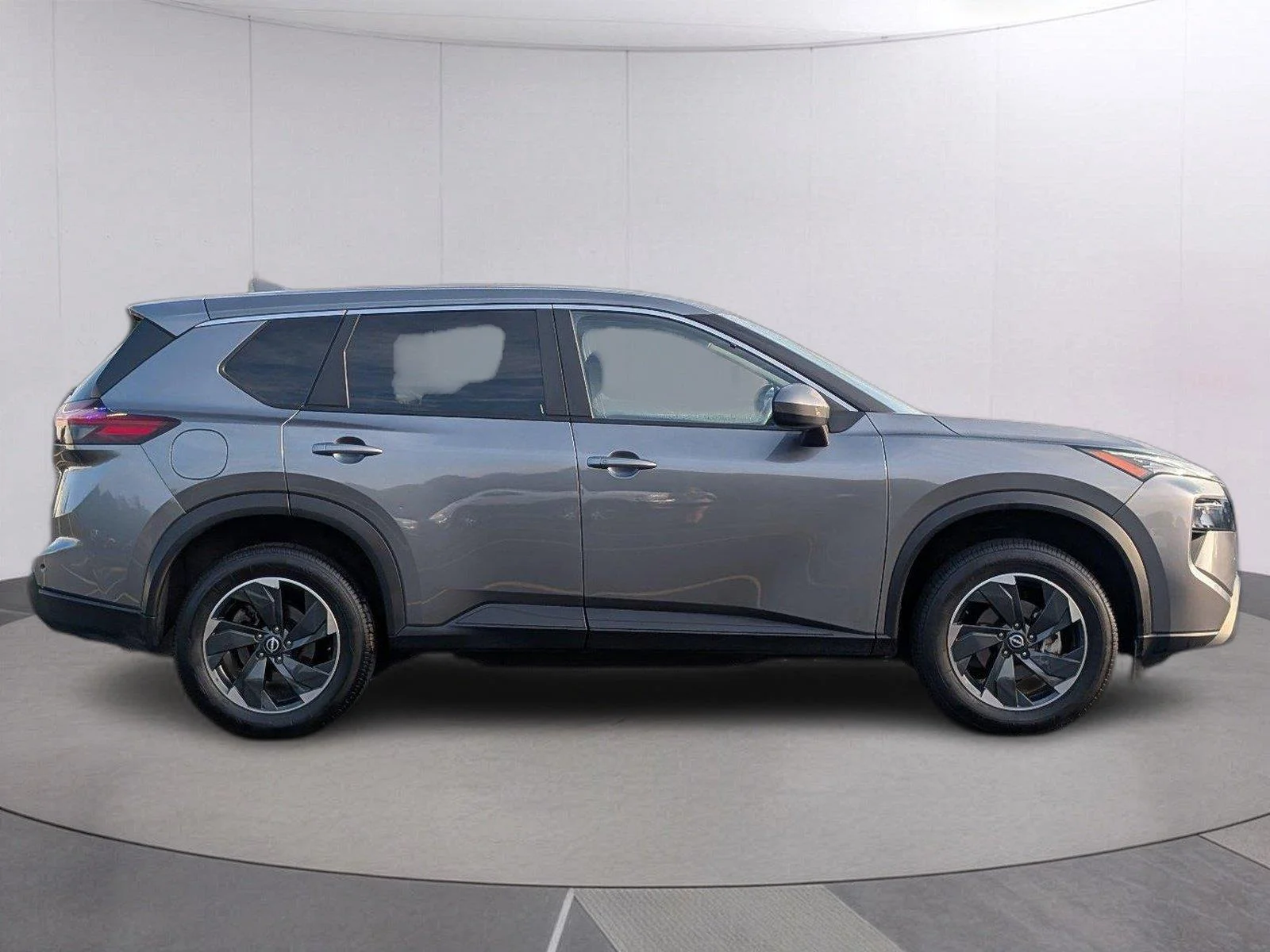 Used 2025 Gun Metallic Nissan SV image 8