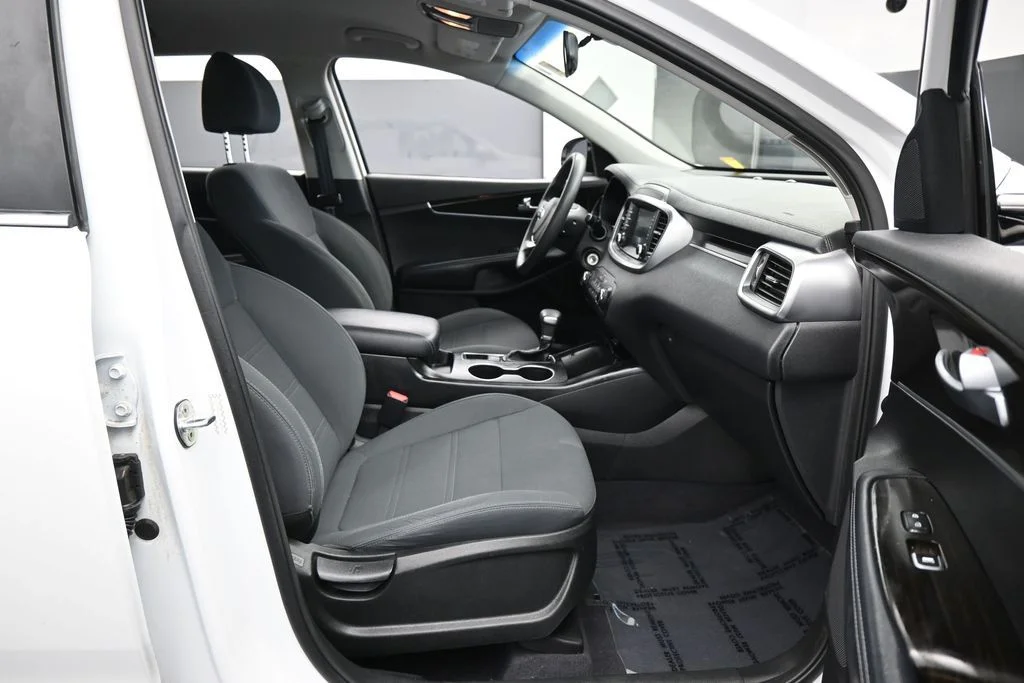 Used 2020 Snow White Pearl Kia LX image 35