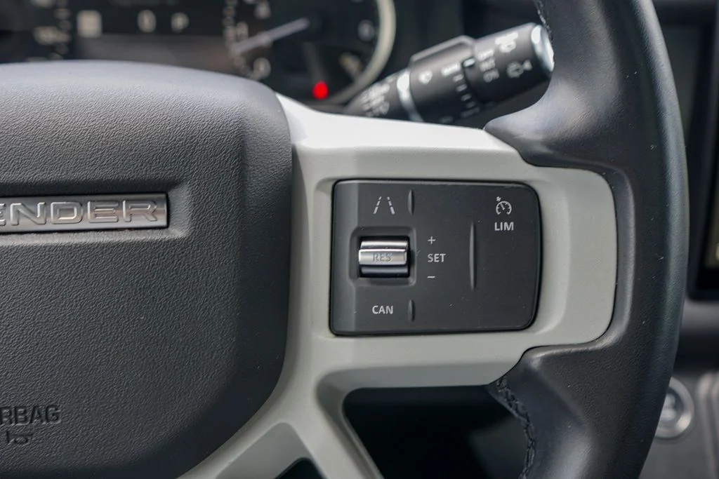 Used 2023 Fuji White Land Rover SE image 14