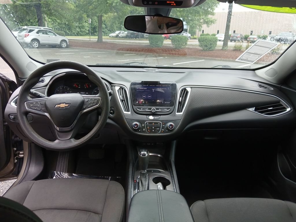 Used 2020 Gray Chevrolet LT image 13