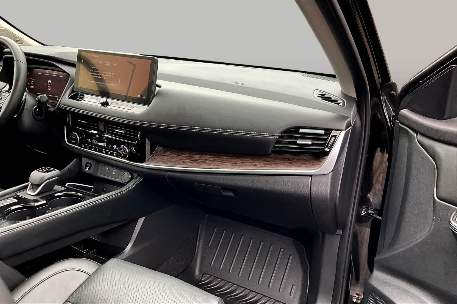 Used 2025 Super Black Nissan Platinum image 34