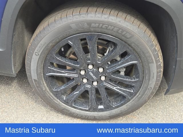 Used 2023 Blue Metallic GMC SLT image 31