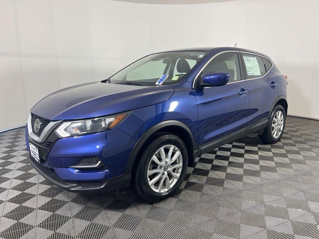 Used 2020 Caspian Blue Metallic Nissan S image 22