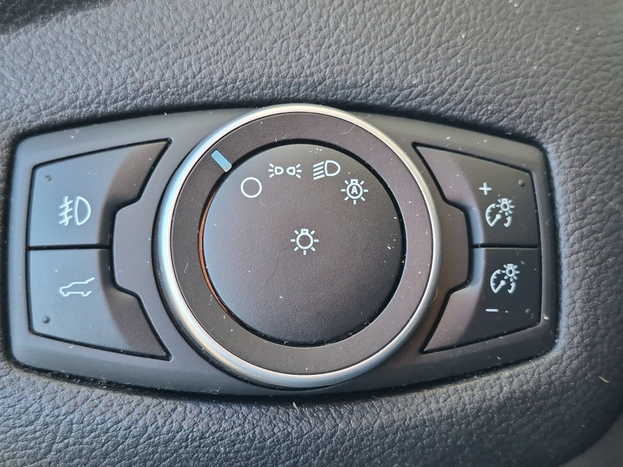 Used 2018 Lightning Blue Metallic Ford SE image 20