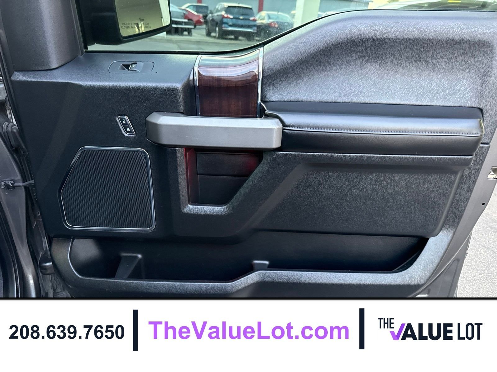 Used 2015  Ford Platinum image 12