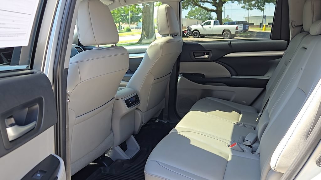 Used 2019 Celestial Silver Metallic Toyota SE image 21