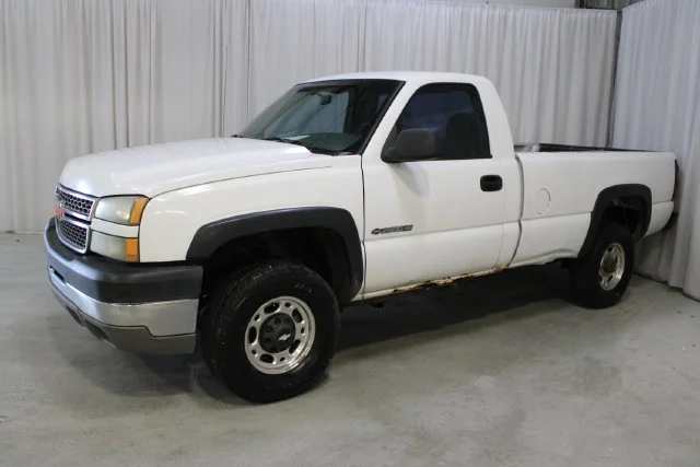 Used 2005 White Chevrolet Work Truck image 21