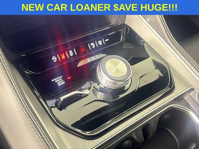 New 2026 Bright White Clear-Coat Exterior Paint Jeep Grand Wagoneer image 17