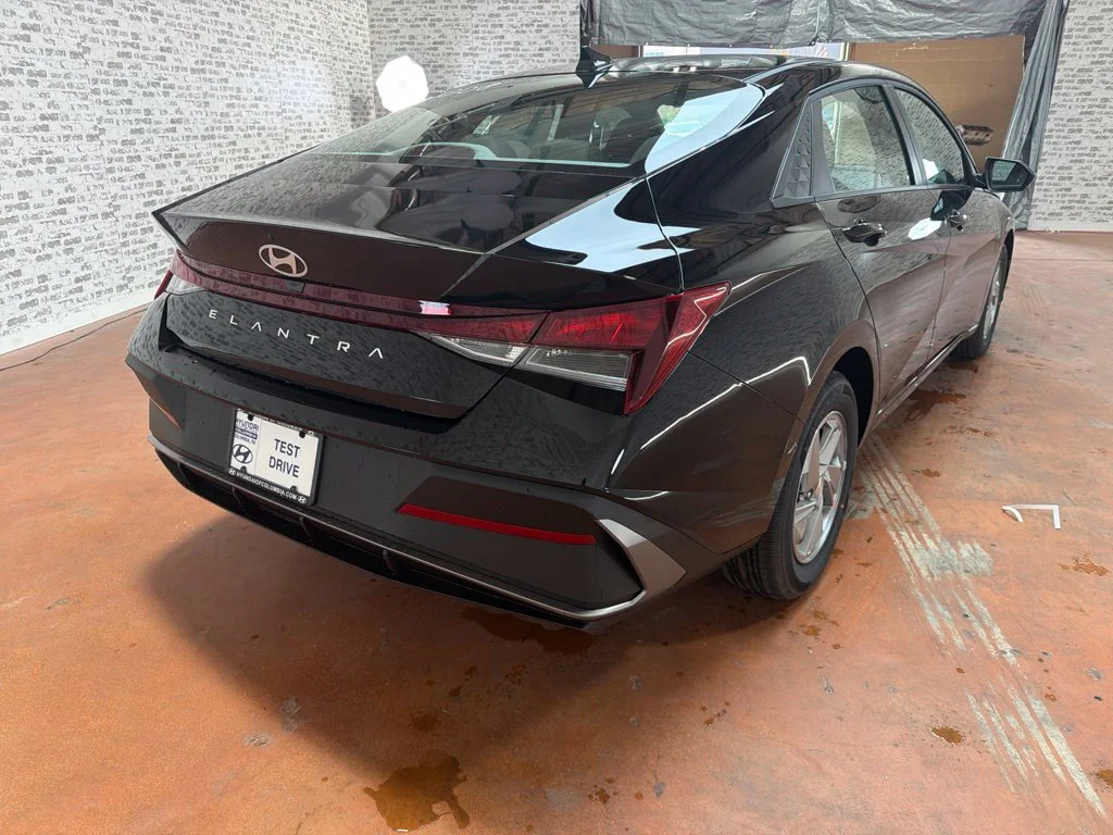New 2026 Abyss Black Hyundai SE image 7