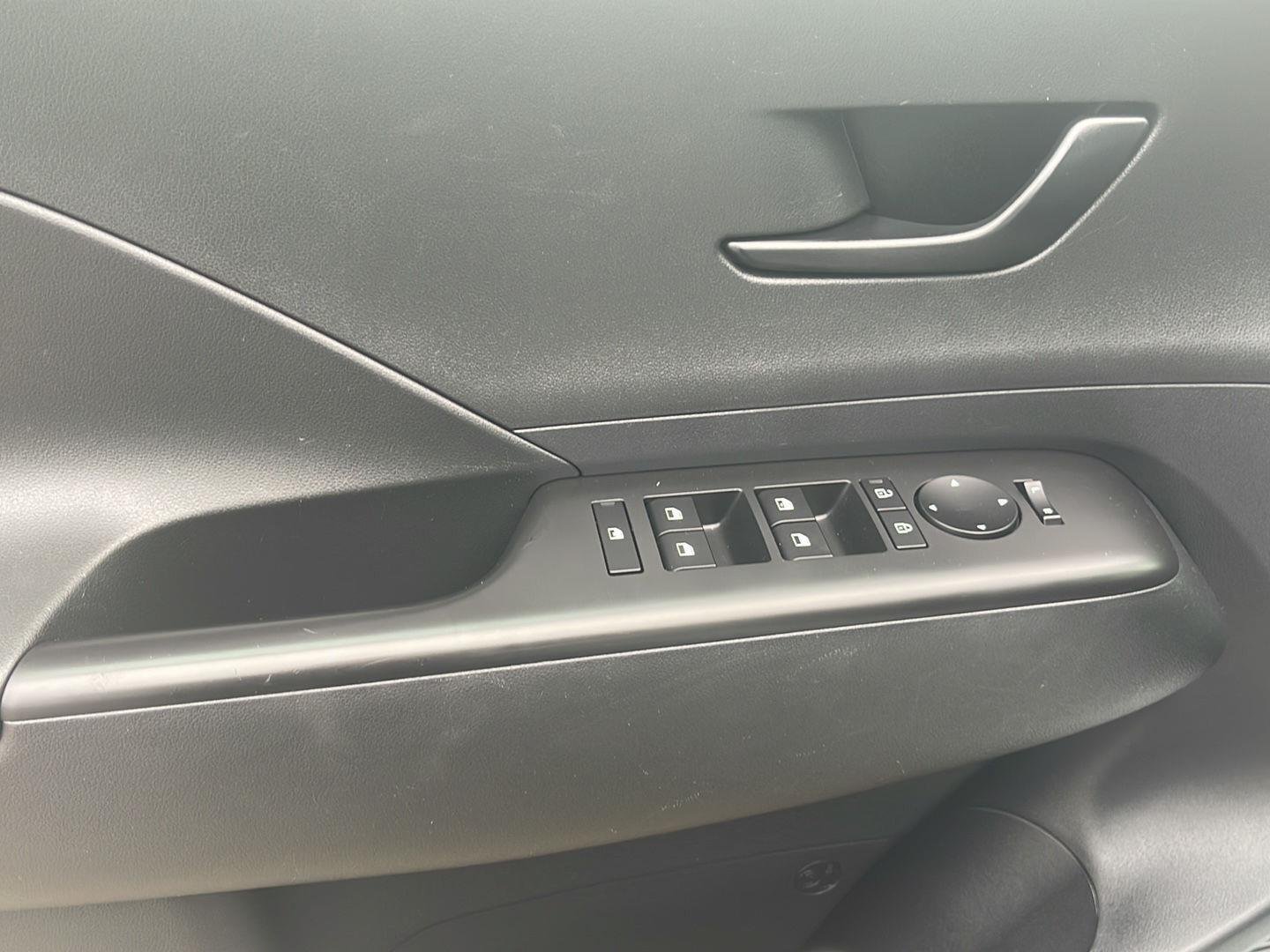 2025 Hyundai Kona SEL - Photo 20