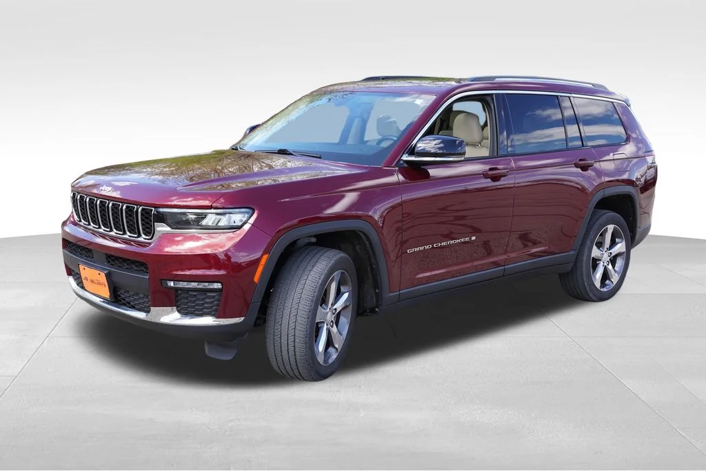 Used 2022 Velvet Red Pearlcoat Jeep Limited image 11