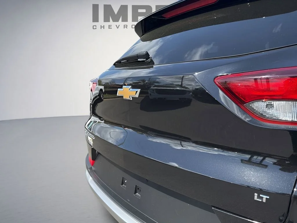 Used 2023 Mosaic Black Metallic Chevrolet LT image 36