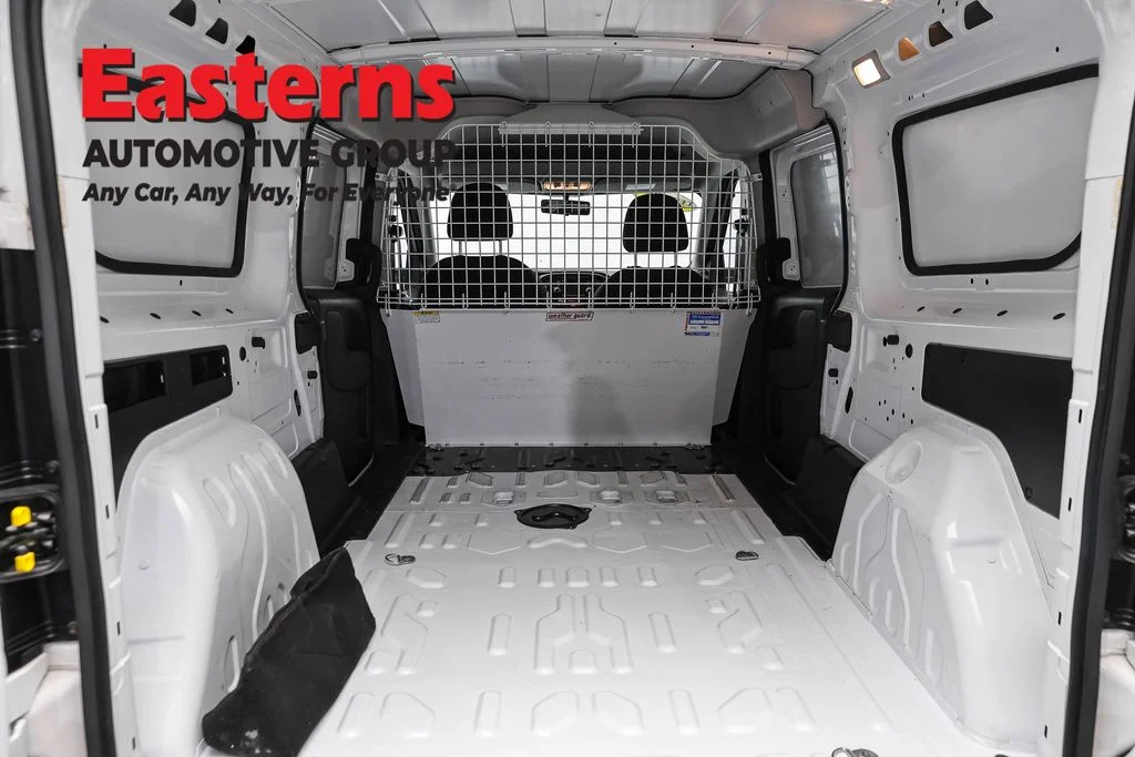 Used 2022 White Ram Base image 9
