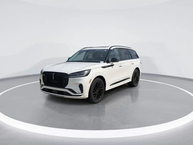 Used 2026 White Lincoln Reserve image 3