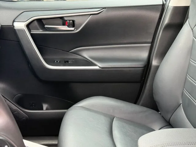 Certified Used 2024  Toyota XLE Premium image 9