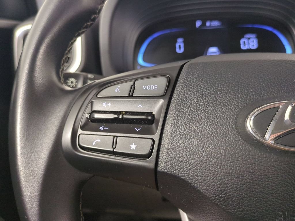 2025 Hyundai Venue SEL - Photo 40