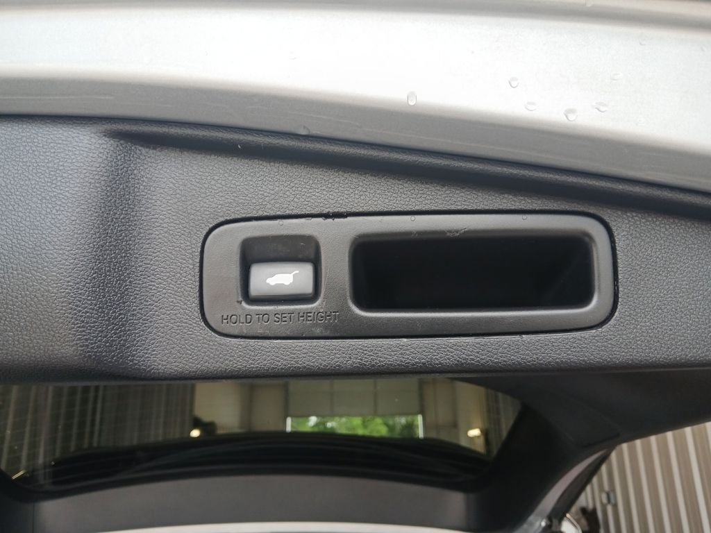 Used 2019 Silver Honda EX-L image 38