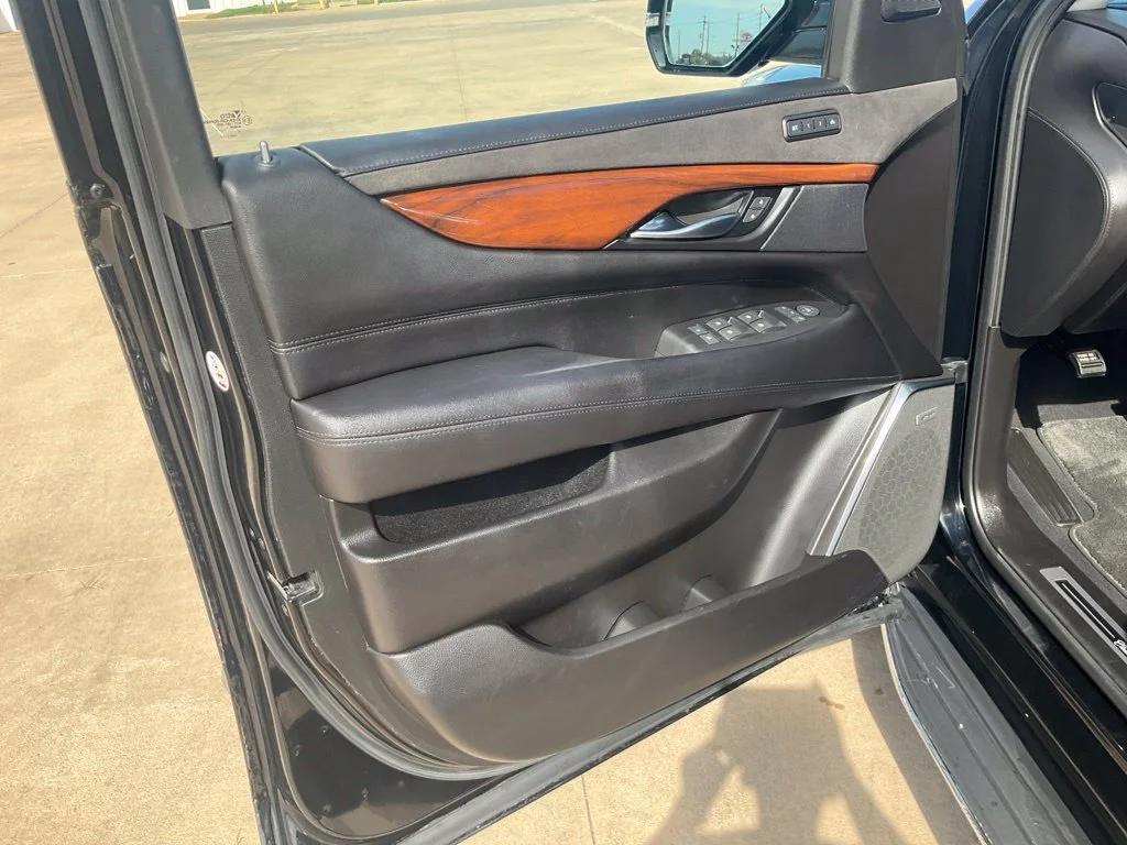 Used 2018 BLACK RAVEN Cadillac Luxury image 37
