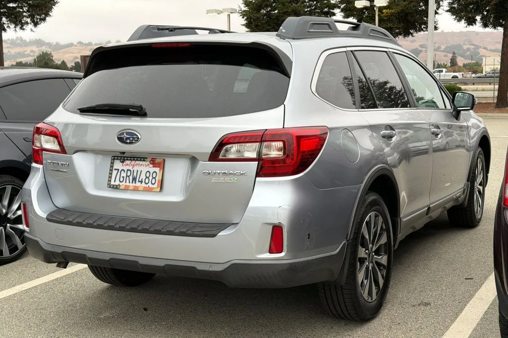 Used 2015 Ice Silver Metallic Subaru 2.5i image 5