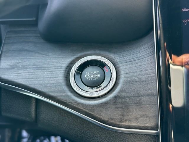 Used 2023 White Jeep Overland image 41