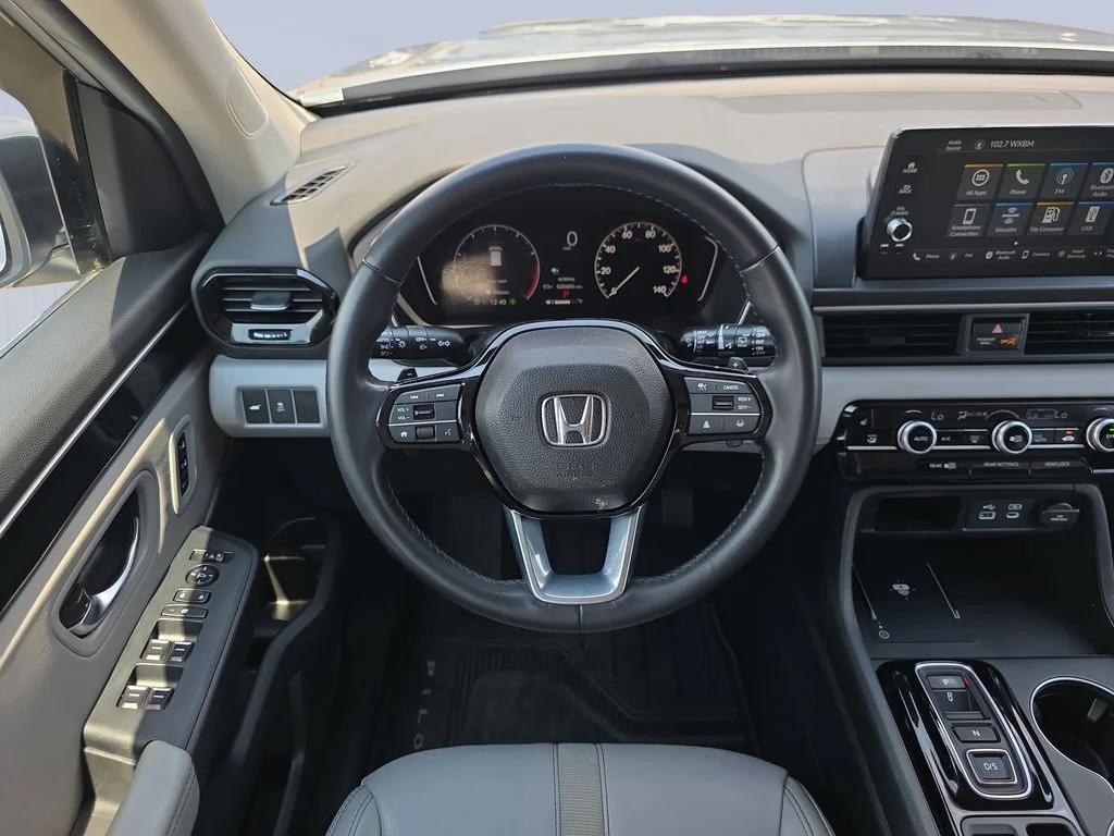 Used 2025 Lunar Silver Metallic Honda EX-L image 13