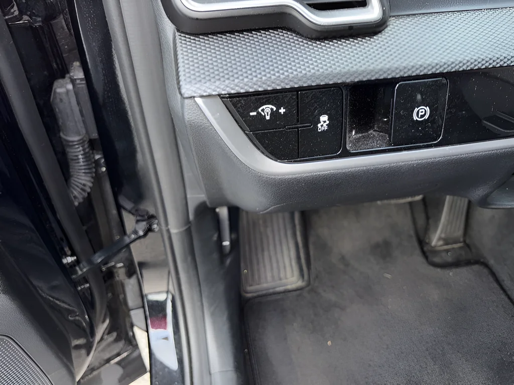 2025 Kia Sportage LX - Photo 24