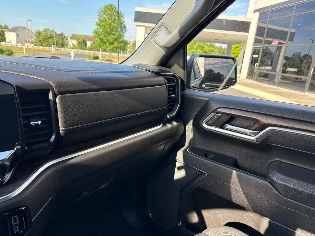 Used 2025 Onyx Black GMC 