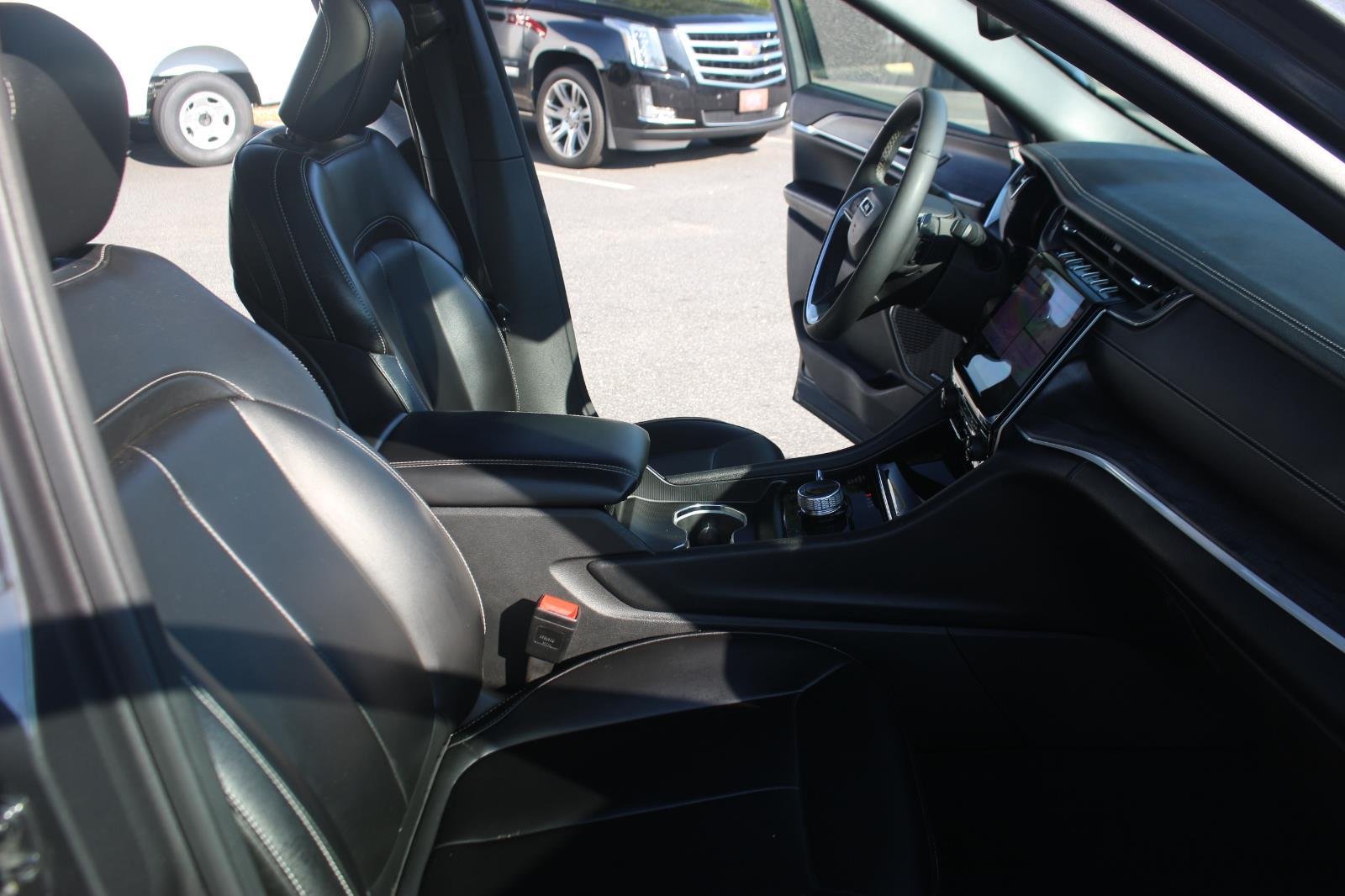 Used 2024 Grey Jeep 4x4 image 37