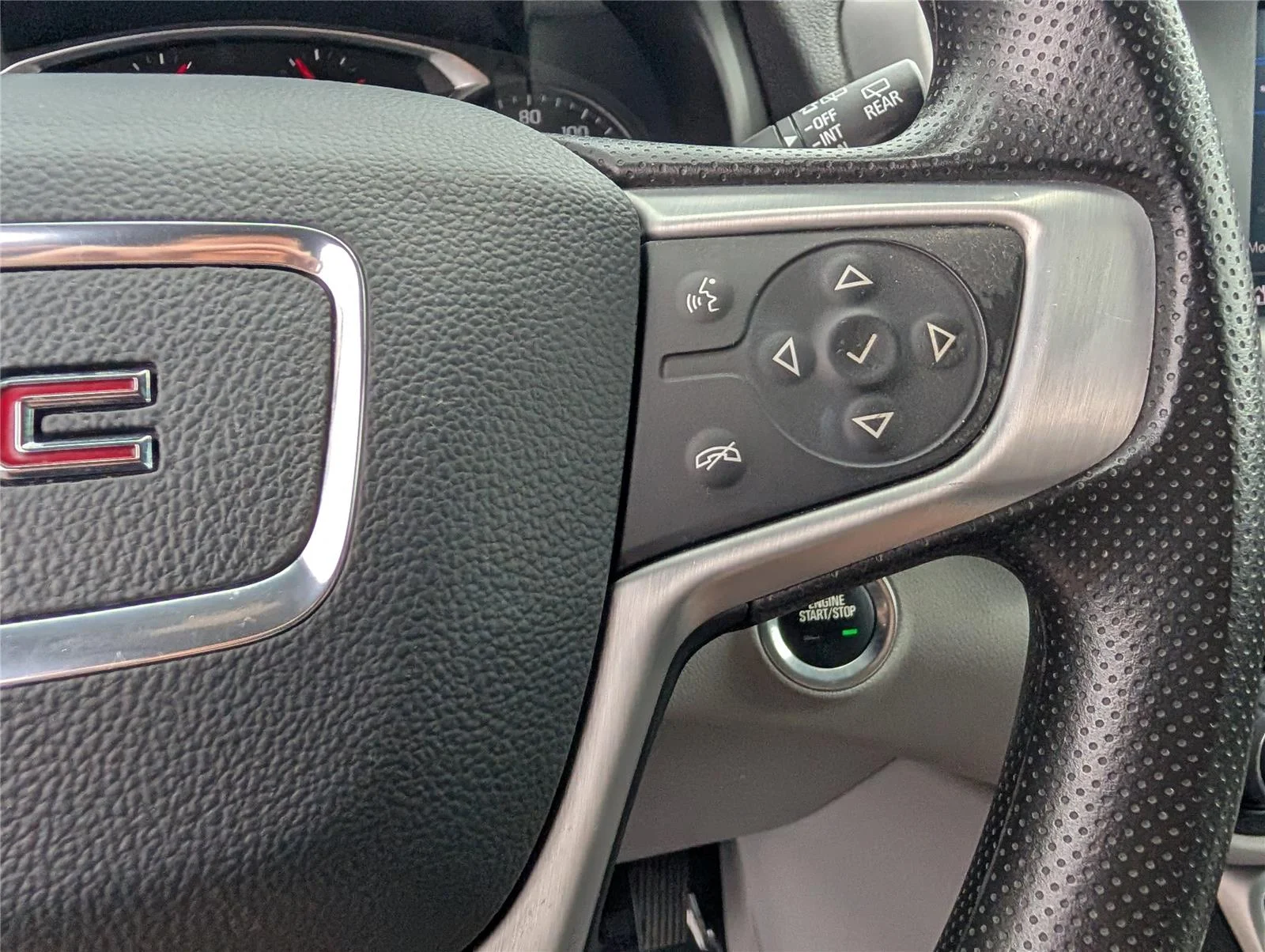 Used 2024 Summit White GMC SLE image 22