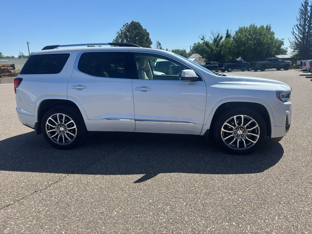 Used 2022 White Frost Tricoat GMC Denali image 5