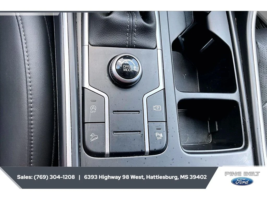 Used 2022 Sparkling Silver Kia S image 23