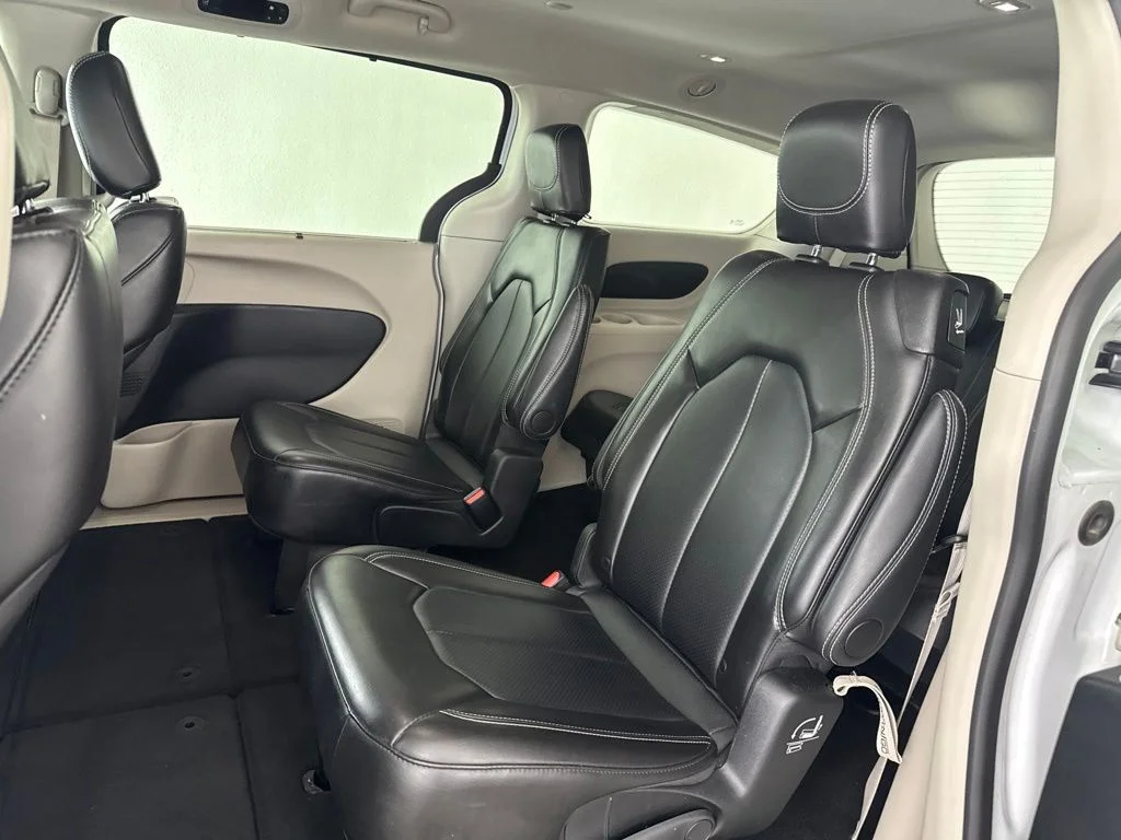 Used 2024 White Chrysler Touring L image 27
