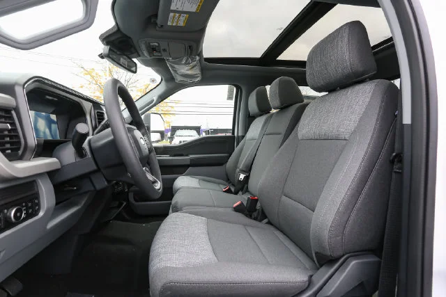 New 2027 Oxford White Ford XLT image 18