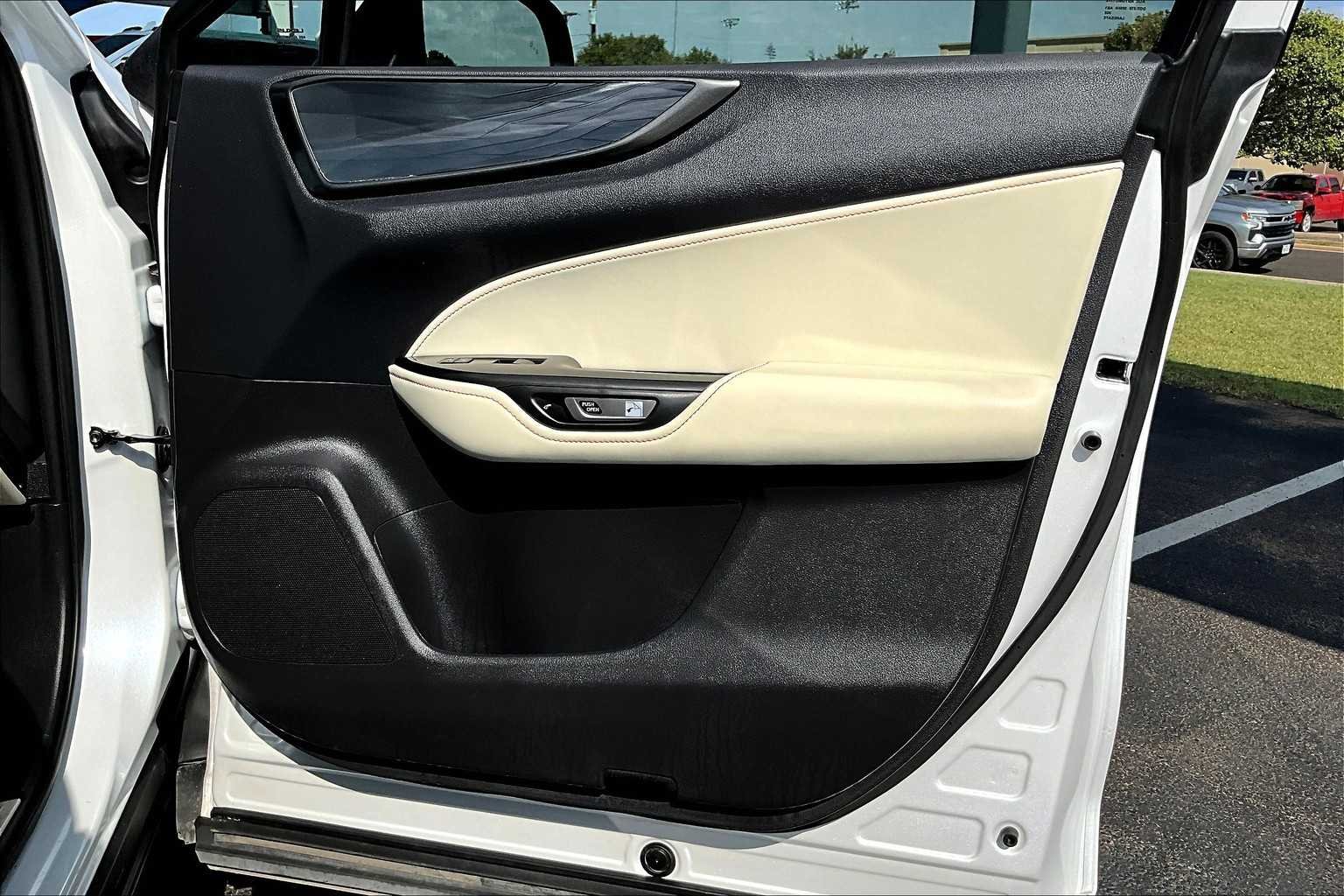 Used 2024 Eminent White Pearl Lexus Premium image 21